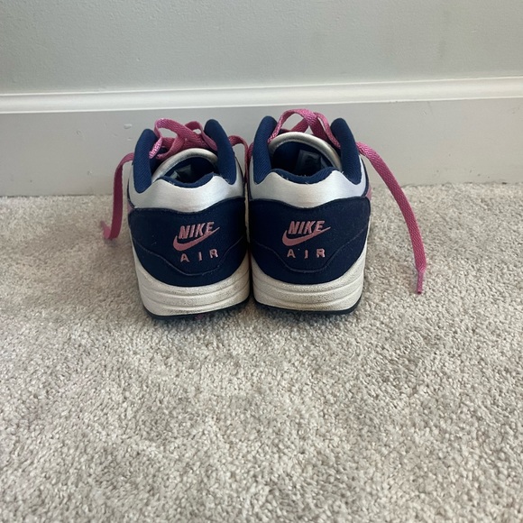 Woman’s Nike shoes - Picture 6 of 7